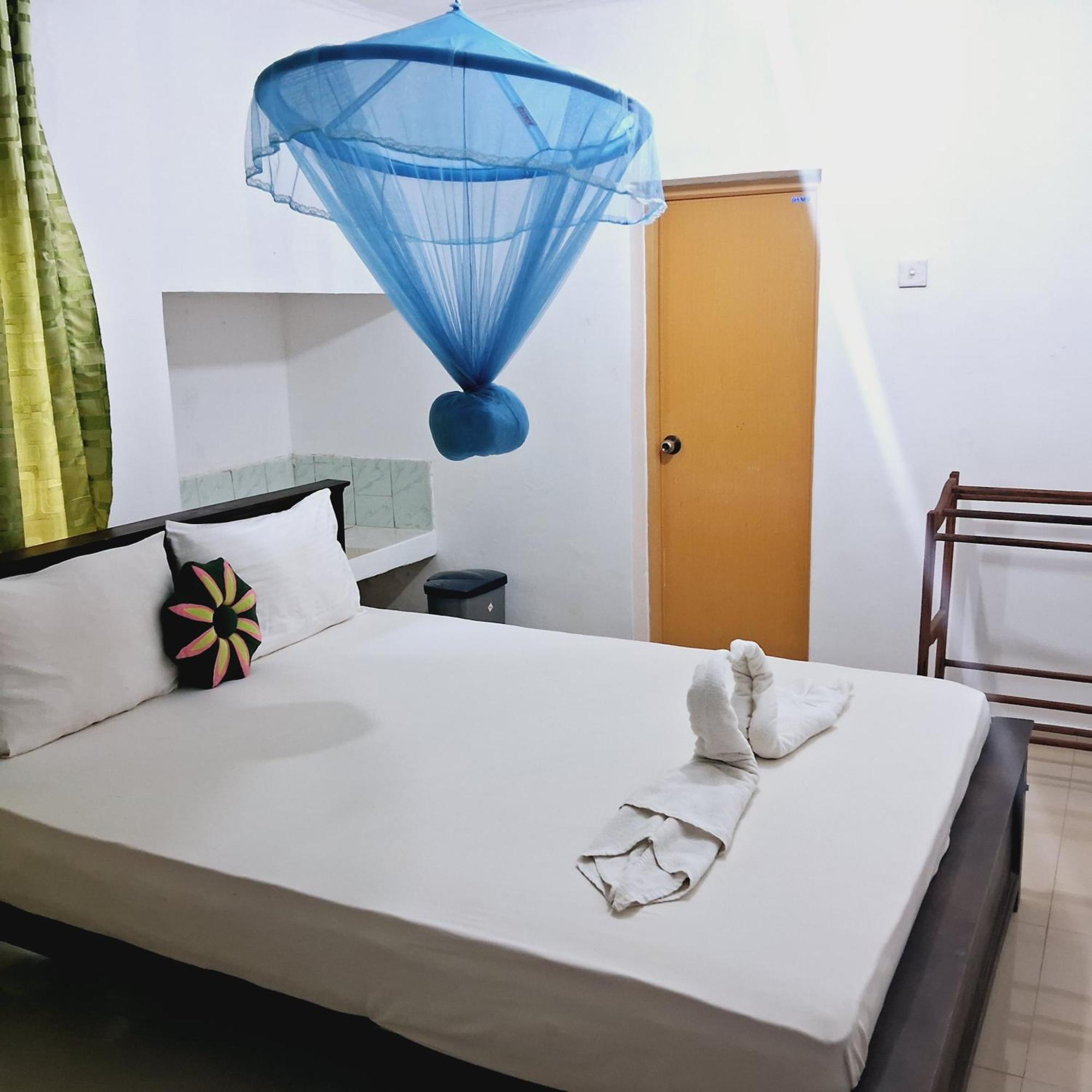 Sanjana Home Stay Хабарана Екстериор снимка